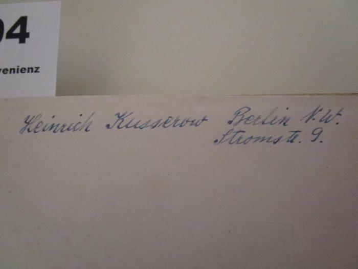  Weltgeschichte in Umrissen : Federzeichnungen eines Deutschen : ein Rückblick am Schlusse des neunzehnten Jahrhunderts (1908);- (Kusserow, Heinrich), Von Hand: Autogramm, Name, Ortsangabe; 'Heinrich Kusserow Berlin N.W. Stromstr. 9'. 