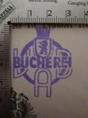 - (Versicherungsanstalt Berlin. Bücherei), Stempel: Name, Wappen, Berufsangabe/Titel/Branche; 'VAB Bücherei'.  (Prototyp)