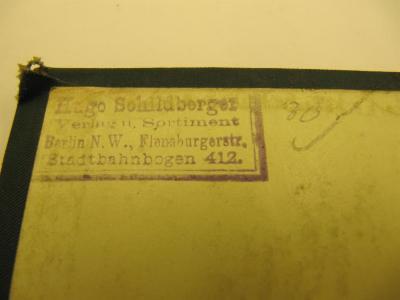 Du 176: Das deutsche Theater : eine Darstellung der gegenwärtigen Theaterzustände nebst Andeutungen zu einer zweckmäßigen Reform und Bühnenleitung (1862);- (Hugo Schildberger Buch- und Papierhandlung), Stempel: Buchhändler, Name, Ortsangabe; 'Hugo Schildberger
Verlag u. Sortiment
Berlin N. W. Flensburgerstr.
Stadtbahnbogen 412.
'.  (Prototyp)