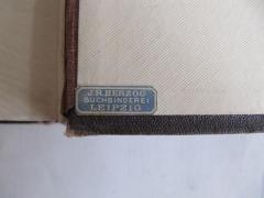 J / 1081 (Buchbinderei J. R. Herzog (Leipzig)), Etikett: Buchbinder, Name, Ortsangabe; 'J. R. Herzog Buchbinderei Leipzig'. 