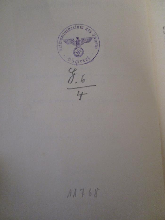 MB 1,61,21 / K-K : Das Kapital : Kritik der politischen Oekonomie : Buch III: Der Gesamtprocess der kapitalistischen Produktion (1904);- (unbekannt), Von Hand: Nummer, Inventar-/ Zugangsnummer; '11768'. ;- (Deutsches Reich. Reichsministerium des Innern), Von Hand: Signatur; 'G.6/4'. 