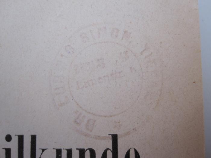 Ko 481 d: Lehrbuch der gerichtlichen Tierheilkunde (1915);J / 939 (Simon, Ludwig), Stempel: Name, Ortsangabe; 'Dr. Ludwig Simon [Tierarzt] [Berlin], 43 Linienstr. 6'. 