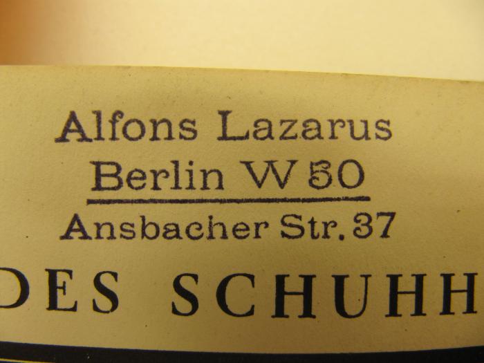 Ml 659: Leitfaden für den Schuhverkäufer : Fachkunde und Verkaufskunde ([1930]);J / 1307 (Lazarus, Alfons), Stempel: Name, Ortsangabe; 'Alfons Lazarus Berlin W50 Ansbacher Str. 37'. 