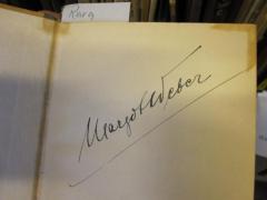 - (Weber, Margot), Von Hand: Name, Autogramm; 'Margot Weber'. 