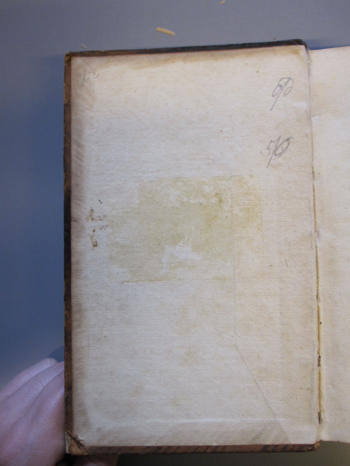 Erd 307 54: A Voyage round the world in the years MDCCXL (1756);- (unbekannt), Klebespuren: -. 