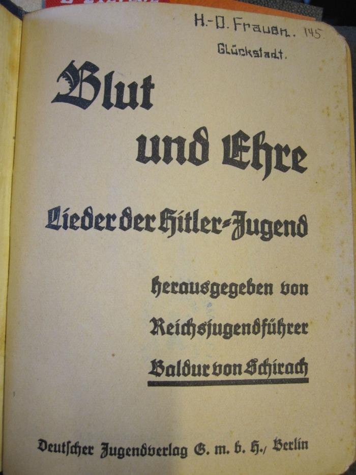 L 242 202: Blut und Ehre : Lieder der Hitler-Jugend;- (Frauen, Hans-Otto), Von Hand: Notiz; 'H.-D[oder O]. Frauen. Glückstadt'. ;- (unbekannt), Von Hand: Nummer; '145'. 