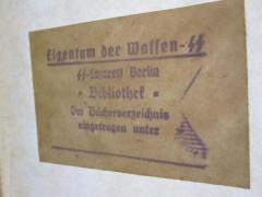 - (SS-Lazarett (Berlin)), Stempel: Name, Berufsangabe/Titel/Branche, Ortsangabe; 'Eigentum der Waffen-SS 
SS-Lazarett Berlin
 - Bibliothek - 
Im Bücherverzeichnis eingetragen unter'.  (Prototyp)