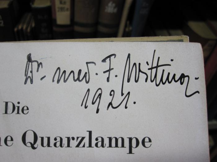 Kn 224 b: Die medizinische Quarzlampe und Höhensonne : ihre Handhabung und Wirkungsweise (1919);D51 / 14 (Witting, F.), Von Hand: Autogramm, Name, Datum; 'Dr med. F. Witting 1921'. 