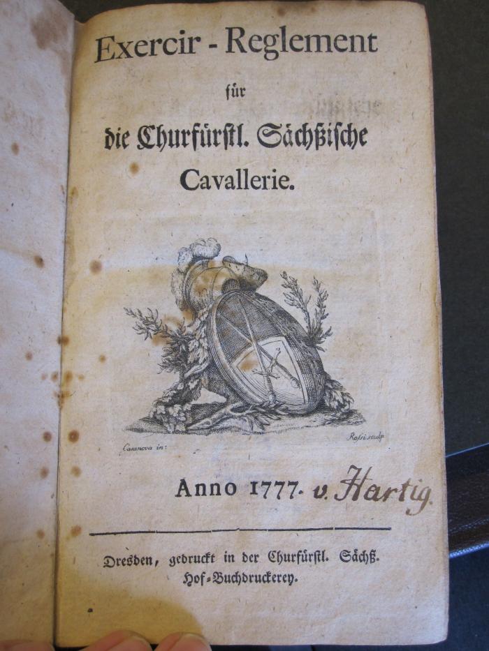 Mil 270 2: Exercir-Reglement für die Churfürstl. Sächßische Cavallerie. (1777);-, Von Hand: Notiz; 'v. Hartig'