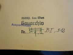 - (NSDAP Wien), Stempel: Besitzwechsel: makuliert; 'NSDAP. Gau Wien Gauarchiv Nr. 32 f.8 BI, 512'. 
