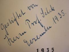 - (Selck, [?]), Von Hand: Name, Datum, Besitzwechsel; 'Gestiftet von Herrn Prof. Selck Dezember 1935'. 