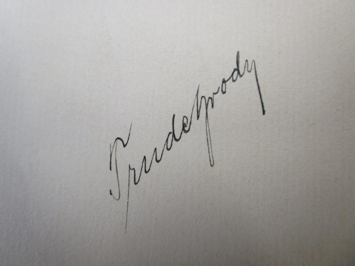 J / 1718 (Hrody[?], Trude), Von Hand: Autogramm; 'Trude [Hrody]?'. ;Df 128: Deutsche Plastik : mit zweiunddreißig Bildern (1925)