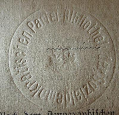 - (Bibliothek der Sozialdemokratischen Partei;Sozialdemokratische Partei Deutschlands (SPD)), Prägung: Name, Berufsangabe/Titel/Branche; 'Bibliothek der Sozialdemokratischen Partei'.  (Prototyp);MB 1,61,25/V-R : Unsere Vertreter im "Reichstag" : Liebknecht's und Bebel's Reden über die neue "Reichsverfassung" und Bebel's Rede über die Maßregelung der Sozialdemokraten (1871)