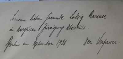 G46 / 1259 (Urdang, Georg;Marcuse, Ludwig), Von Hand: Name, Ortsangabe, Datum, Widmung; 'Seinem lieben Freunde Ludwig Marcuse in herzlicher Zueignung überreicht. 
Berlin im September 1926 
Der Verfasser.'. ;Cc 356: Der Apotheker als Subjekt und Objekt der Literatur (1926)