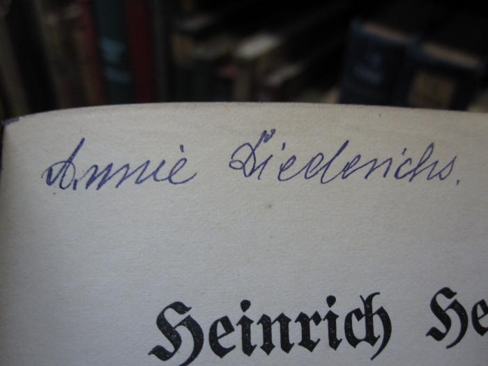 Cg 2441 da: Heinrich Heines Memoiren : Nach seinen Werken, Briefen und Gesprächen (1909);G46 / 3466 (Diederichs, Annie), Von Hand: Autogramm, Name; 'Annie Diederichs'. 