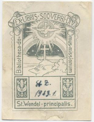 Exlibris-Nr.  196;- (Missionshaus Sankt Wendel), Etikett: Exlibris, Name, Ortsangabe, Abbildung; 'Ex libris soc verbi div. 
Bibliotheca domus missionum 
St. Wendel prinicipalis'.  (Prototyp);- (Missionshaus Sankt Wendel), Von Hand: Signatur; 'St Z. 1923.1'. 