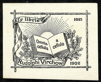 Exlibris-Nr.  512;- (Virchow, Rudolf), Etikett: Exlibris, Motto, Name, Datum, Abbildung; 'Exlibris Rudolphi Virchow Omnis cellula a cellula 1821 1902'.  (Prototyp)