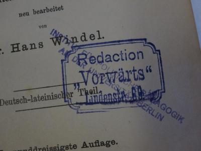  Dr. G. Mühlmann's lateinisch-deutsches und deutsch-lateinisches Handwörterbuch zum Gebrauch für Gymnasien, Real- und höhere Bürgerschulen : Deutsch-lateinischer Theil ([1900]);- (Redaction "Vorwärts"), Stempel: Name, Ortsangabe, Berufsangabe/Titel/Branche; 'Redaction
"Vorwärts"
Lindenstr. 69.'.  (Prototyp)