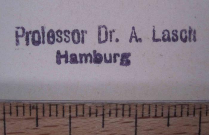 - (Lasch, Agathe), Stempel: Name, Ortsangabe, Berufsangabe/Titel/Branche; 'Professor Dr. A. Lasch
Hamburg'.  (Prototyp); Konrad Zwierzina zum 29. März 1924 (1924)