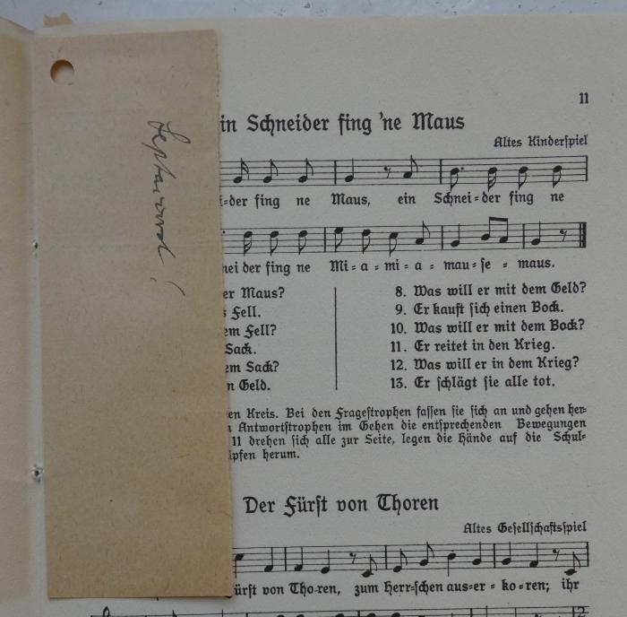  Kindelein zart : Kinder- und Wiegenlieder (1925);- (Leichtentritt, Anna), Papier: Datum, Notiz, Lesezeichen; 'Septaccord!'. 