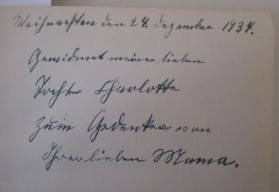 - ([?], Charlotte), Von Hand: Name, Datum, Widmung, Notiz; 'Weihnachten den 24. Dezember 1934. Gewidmet meiner lieben Tochter Charlotte zum Gedenken von Ihrer lieben Mama'. ; Am Herzogshofe und im Dienste der Kunst : Blätter der Erinnerung (1928)