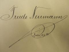 G39 / 1154 (Neumann, Trude), Von Hand: Autogramm, Name, Ortsangabe, Datum; 'Trude Neumann Berlin, 17/7.94.'. 