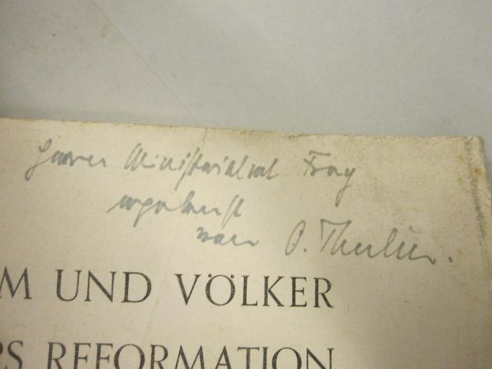 Volkstum und Völker in Luthers Reformation. Sonderdruck (1944);- (Frey, [?];Thulin, Oskar), Von Hand: Name, Widmung; 'Herrn [?] Ministerialrat Frey [?] [...] von O. Thulin.'. 