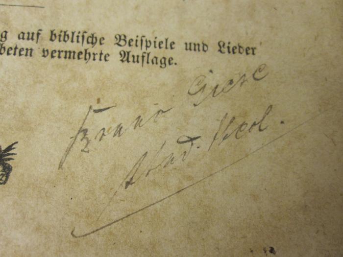  Der kleine Katechismus Dr. Martin Luthers nach seinem nächsten Wortlaute in Fragen und Antworten zerlegt und durch Sprüche, biblische Beispiele und Lieder erläutert und namentlich den Lehrern an Volksschulen als Grundlage beim Katechismusunterrichte dargeboten (1861);- (Giese[?], Bruno), Von Hand: Autogramm; 'Bruno Giese stud. theol.'. 