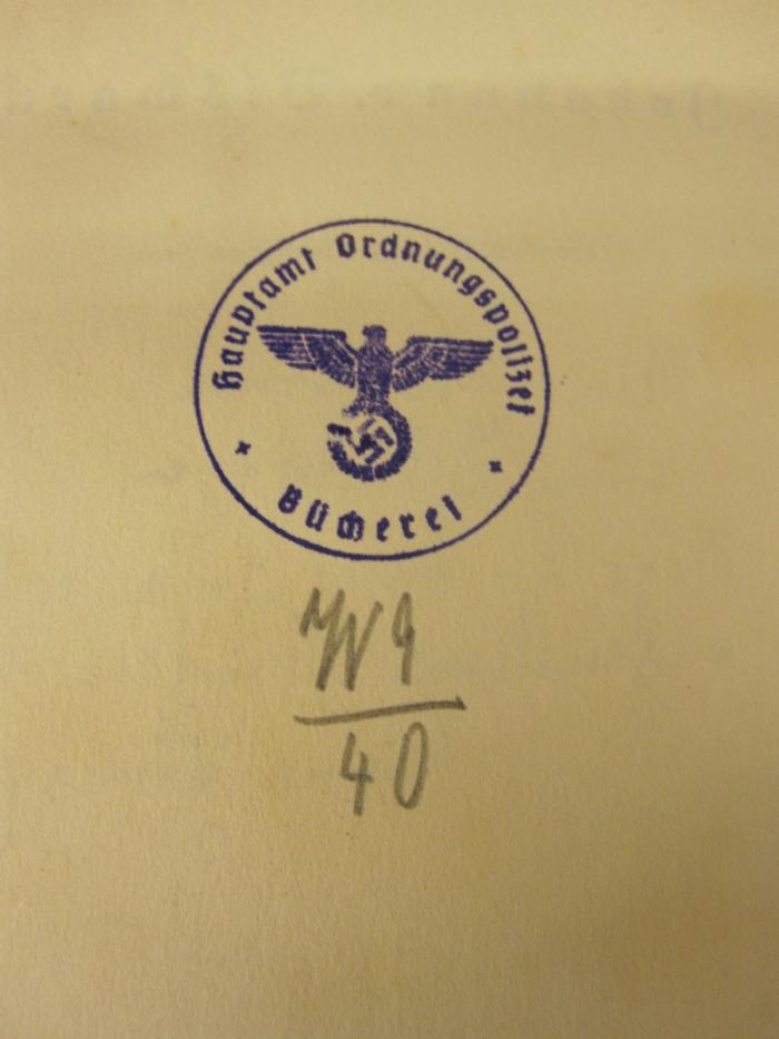  Johanna v. Bismarck : Lebensschicksal einer deutschen Frau (o.J.);- (Deutsches Reich. Hauptamt Ordnungspolizei), Von Hand: Signatur, Inventar-/ Zugangsnummer; 'W9/40'. 
