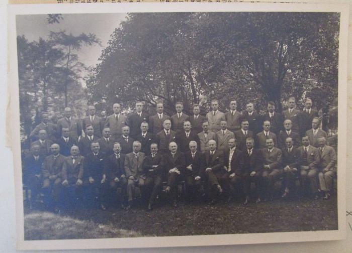  Die Kreuzschule zu Dresden vom 13. Jahrhundert bis 1926 : Zum Jubiläum am 9. u. 10. Okt. 1926 (1926);- (unbekannt), Fotografie: Abbildung, Datum; '25.9.32'. 