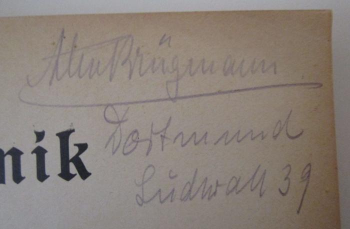 - (Brügmann, Alex), Von Hand: Autogramm, Name, Ortsangabe; 'Alex Brügmann 
Dortmund 
Südwall 39'. ; Chronik von Gundelsheim und Horneck nebst Umgebung (1925)