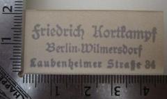 - (Kortkampf, Friedrich), Stempel: Name, Ortsangabe; 'Friedrich Kortkampf 
Berlin-Wilmersdorf 
Laubenheimer Straße 34'.  (Prototyp)