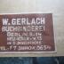 - (Buchbinderei W. Gerlach), Etikett: Buchbinder, Name, Ortsangabe; 'W. Gerlach
Buchbinderei
Berlin S. 14
Neu-Kölln a./W. 13
An der Inselbrücke
Tel.: F7 Jannow. 0654'.  (Prototyp)