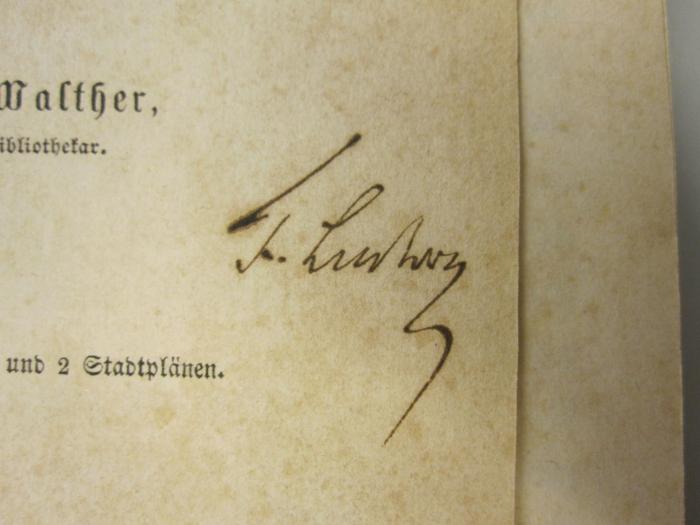  Der Darmstädter Antiquarius : Geschichts- und Sitten-Bilder aus Darmstadts vergangenen Zeiten (1857);- (unbekannt), Von Hand: Autogramm, Name; 'F. L[...]hrz'. 