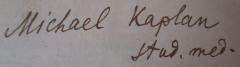 - (Kaplan, Michael), Von Hand: Autogramm, Name, Berufsangabe/Titel/Branche; 'Michael Kaplan 
stud. med.'. 