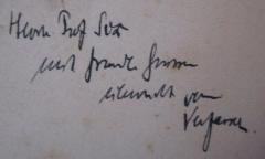 - (Cox[?], [?];Quelle, Otto), Von Hand: Name, Widmung, Autor, Berufsangabe/Titel/Branche; 'Herrn Prof. Cox mit freundl. Grüßen überreicht vom Verfasser'. 