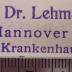 - (Lehmann, Johann Carl), Stempel: Name, Ortsangabe, Berufsangabe/Titel/Branche; 'Prof. Lehmann
Hannover
Städt. Krankenhaus I'.  (Prototyp)