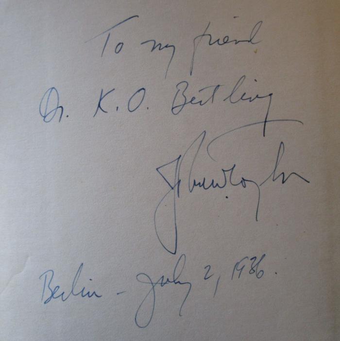  Youth Welfare in Germany (1936);- (Bertling, Karl Oscar;Taylor, John Wilkinson), Von Hand: Widmung, Name, Autor, Datum, Ortsangabe; 'To my friend Dr. K. O. Bertling 
John Taylor 
Berlin - July 2, 1936'. 
