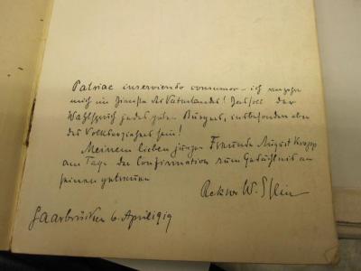  Friedrich der Große (1909);- (Kropp, August), Von Hand: Widmung; 'Patriae inserviendo consumor- ich [..] mich in Diensten[?] des Vaterlandes! 
[...] Meinem lieben jungen Freunde August Kropp am Tage der Confirmation zum Gedächtnis an [...] Rektor W. Stein. Saarbrücken 6. April 1909'. 