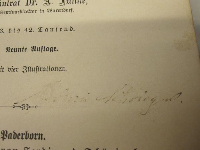  Die Jungfrau von Orleans. Eine romantische Tragödie von Friedrich von Schiller. Mit ausführlichen Erläuterungen für den Schulgebrauch und das Privatstudium (1905);- (Schöngart, Erwin), Von Hand: Autogramm; '[...][?] Schöngart'. ;-, Radiert / Rasiert: Autogramm