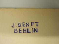 - (Senft, J.), Stempel: Name, Ortsangabe; 'J. Senft Berlin'.  (Prototyp)