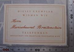 - (Breitenstein, Charles), Etikett: Widmung, Berufsangabe/Titel/Branche, Name; 'Dieses Exemplar Widmen wir Herrn Marinebaurat Breitenstein Telefunken Gesellschaft für Drahtlose Telegraphie M.B.H.'.  (Prototyp)
