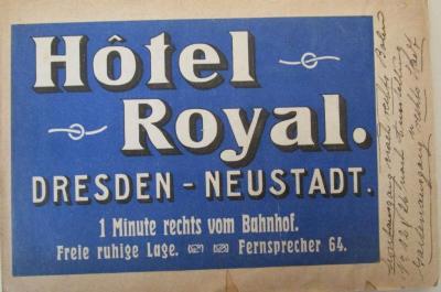  Führer durch Dresden : Mit vollständigem Plan und Straßenverzeichnis von Dresden mit den Vororten (o.J.);- (Hotel Royal (Dresden)), Papier: Name, Berufsangabe/Titel/Branche, Ortsangabe; 'Hotel Royal. 
Dresden-Neustadt. 
1 Minute rechts vom Bahnhof. 
Freie ruhige Lage. Fernsprecher 64.'. 