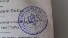 - (Ursulinenkloster Olmütz), Stempel: Name, Ortsangabe; 'Ursulinenkloster In Olmütz IHS'. 