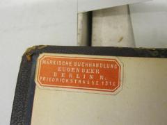 - (Märkische Buchhandlung (Berlin)), Etikett: Buchhändler, Name, Ortsangabe; 'Märkische Buchhandlung Eugen Beer Berlin N. Friedrichstrasse 131c'.  (Prototyp)