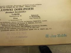 - (Königl. Hof-Musikalienhandlung Ed. Bote und G. Bock), Stempel: Buchhändler, Name, Ortsangabe; 'Ed. Bote &amp; G. Bock
Kgl. Hofmusikalienhändler
Tauentzienstr. 7
Stadt-Expedition'.  (Prototyp)