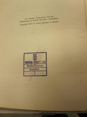  Lehrbuch der darstellenden Geometrie (1922);- (Stadtbücherei Berlin-Treptow), Stempel: Berufsangabe/Titel/Branche, Name, Ortsangabe, Wappen; 'Städtische Volksbücherei 
Berlin-Treptow
Hauptstelle'.  (Prototyp)