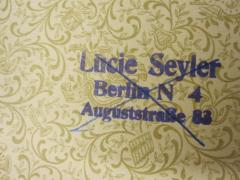 - (Seyler, Lucie), Stempel: Name, Ortsangabe; 'Lucie Seyler Berlin N 4 Auguststr. 83'. 