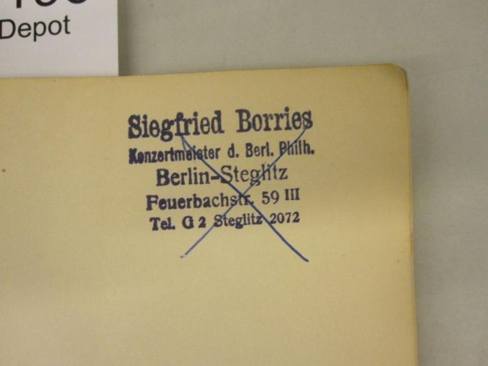  Das Concerto grosso om Deutschland (1932);- (Borries, Siegfried), Stempel: Name, Ortsangabe; 'Siegfried Borries
Konzertmeister d. Berl. Philh.
Berlin- Steglitz
Feuerbachstr. 59 III
Tel: G2 Steglitz 2072'. 