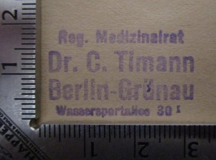  Geschichtliches Heimatbuch des Bezirkes Döbeln (1925);- (Timann, Carl), Stempel: Name, Ortsangabe, Berufsangabe/Titel/Branche; 'Reg. Medizinalrat
Dr. C. Timann
Berlin-Grünau
Wassersportallee 30 I'.  (Prototyp)